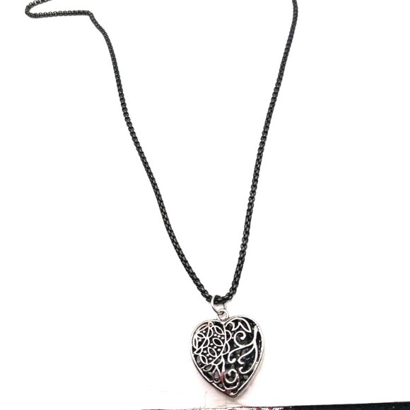 Gothic Metal Silver Tone Filgree Heart Pendant- 22" - Picture 1 of 8